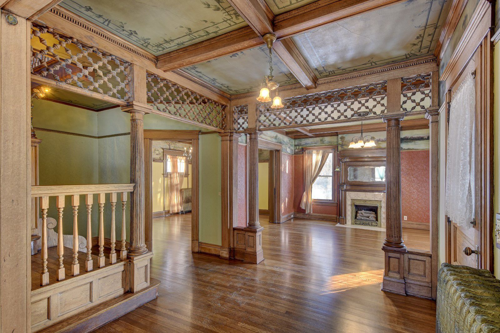 Historical detail in the Porter-Thomsen house